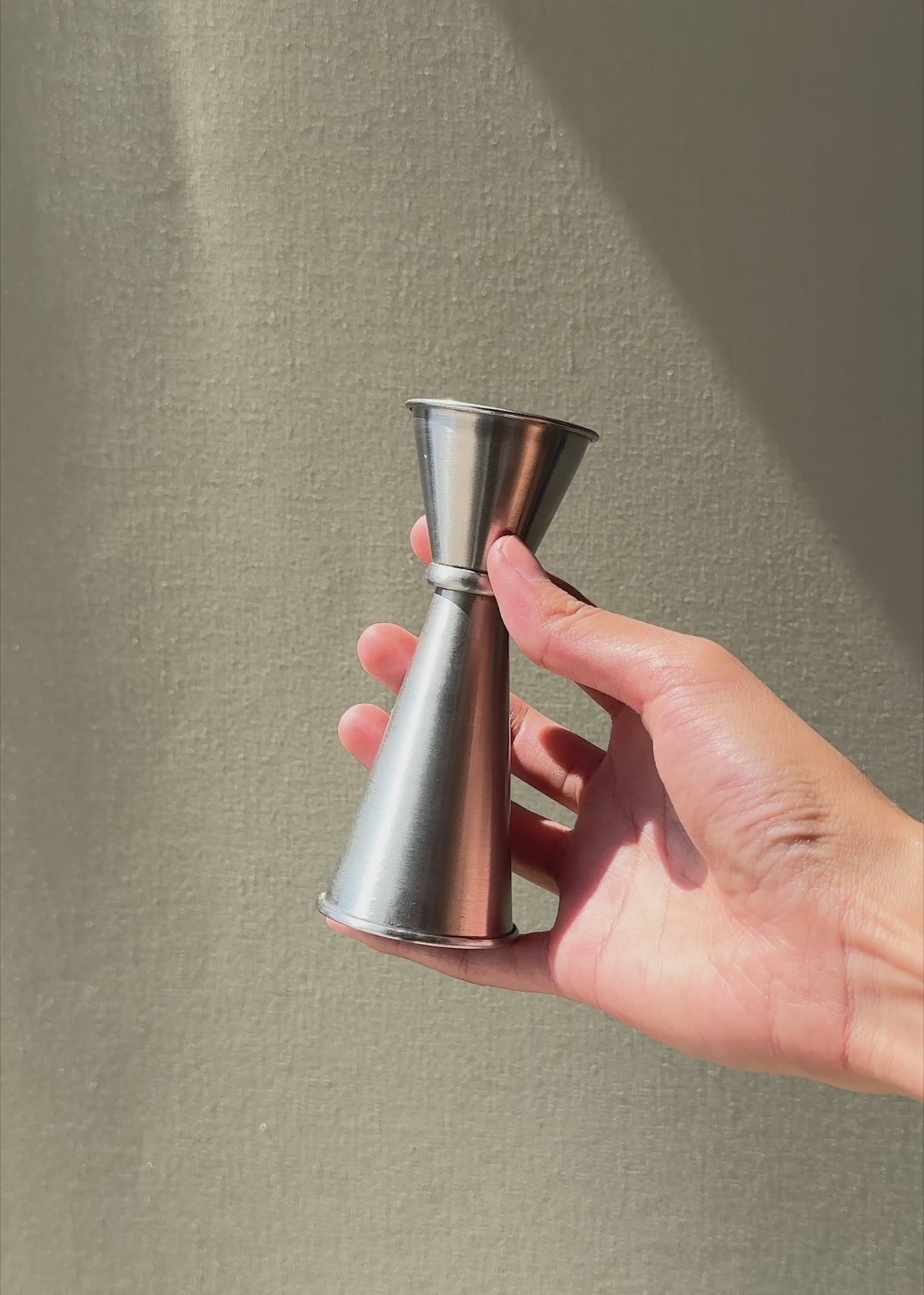 Cargar vídeo: Jigger japonés de acero inoxidable plata de 30/60 ml (1x2 oz), vista de producto 4
