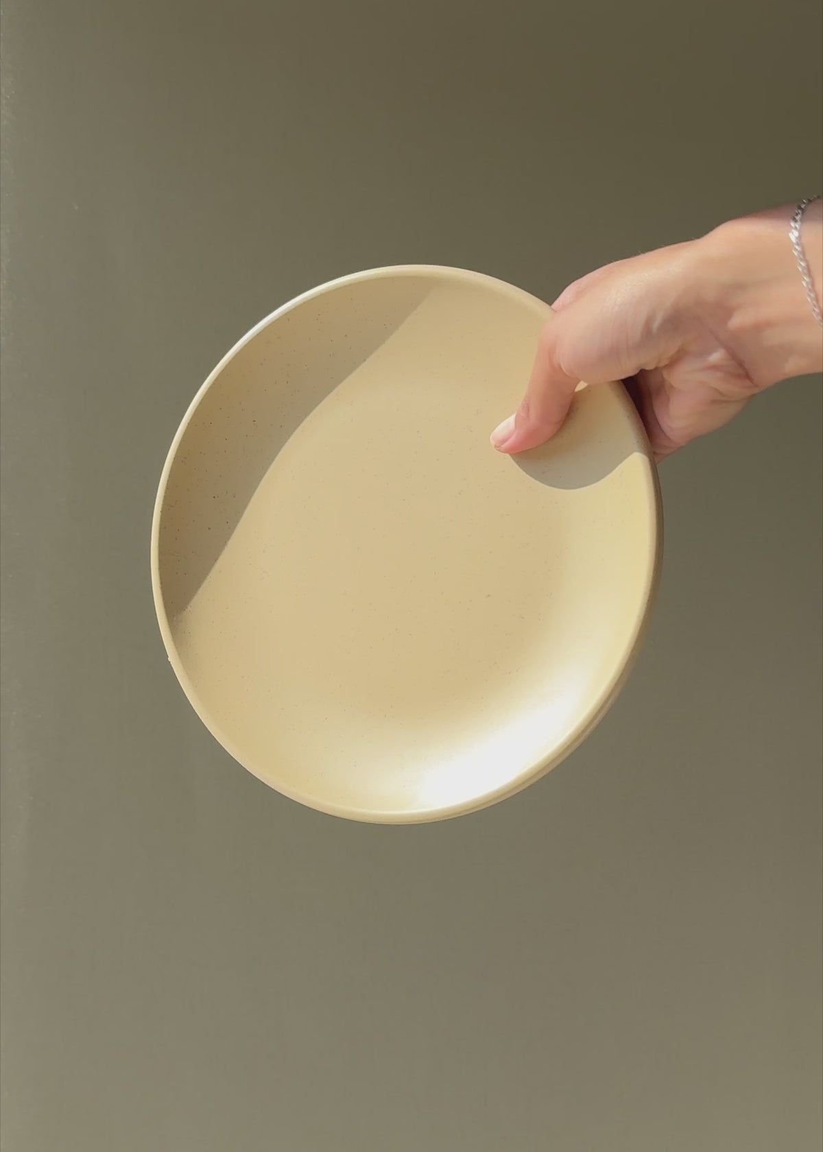 Cargar vídeo: Plato trinche cup de melamina arena mate Ø 21 cm