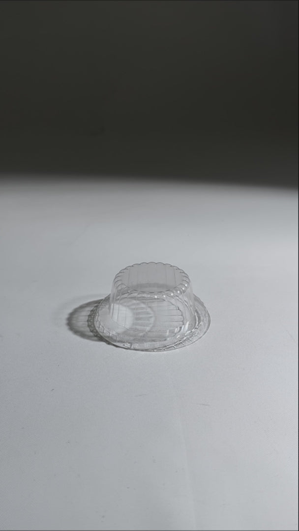Cargar vídeo: Tapa domo desechable de plástico (pet) transparente premium para contenedor de 3 oz