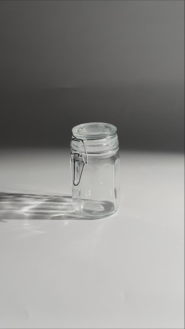 Cargar vídeo: Frasco hexagonal especiero de vidrio hermético con tapa clip Brocalito 250 ml