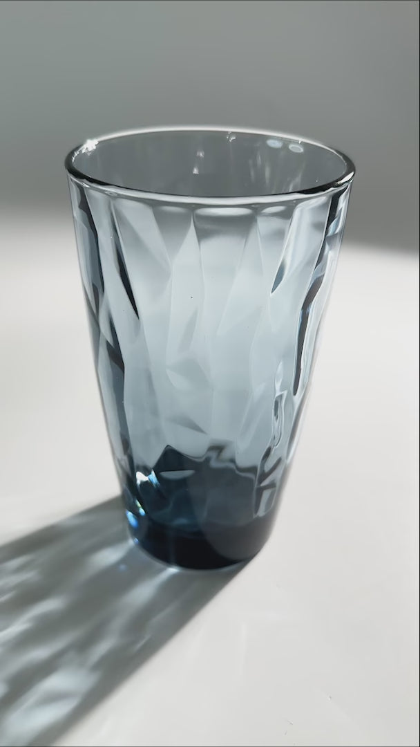 Cargar vídeo: video detalles vaso vidrio azul maha