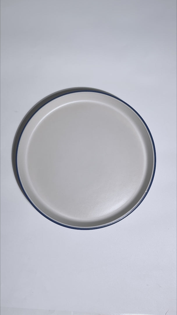 Video del plato de cerámica blanco filo azul con borde elevado Ø 24 cm