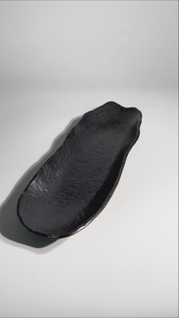 Cargar vídeo: video detalles plato canoa porcelana maha