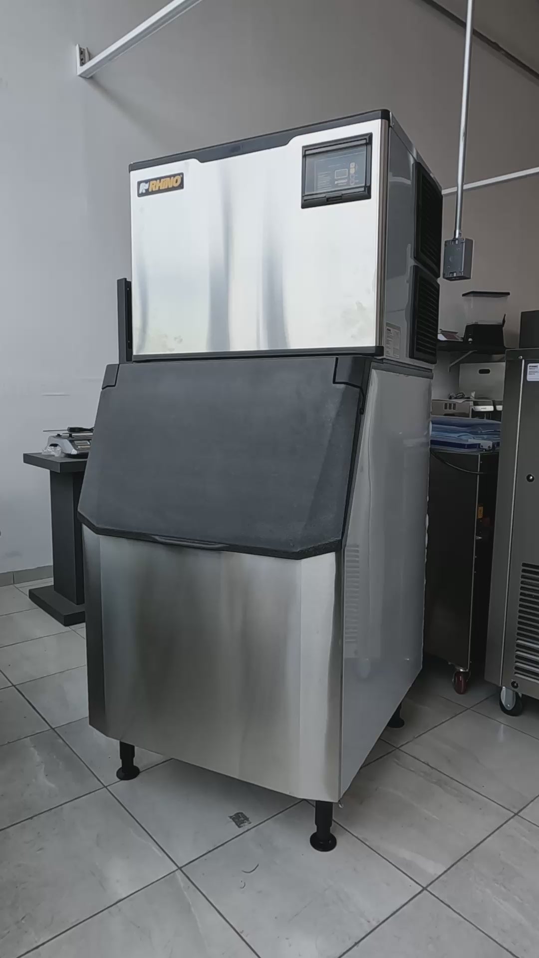 Cargar vídeo: compra fabrica de hielo industrial rhino en maha