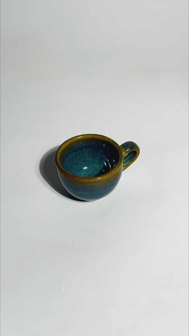 video detalles taza de cafe maha