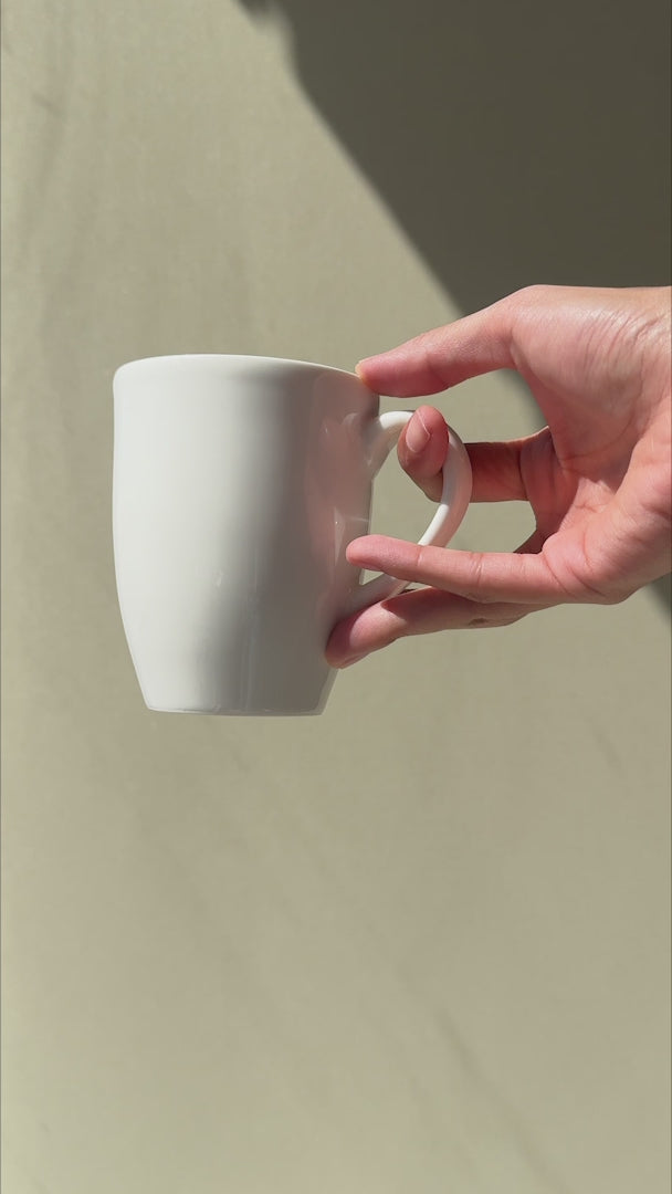 Video de detalles, asa y acabado de la taza Conic para café