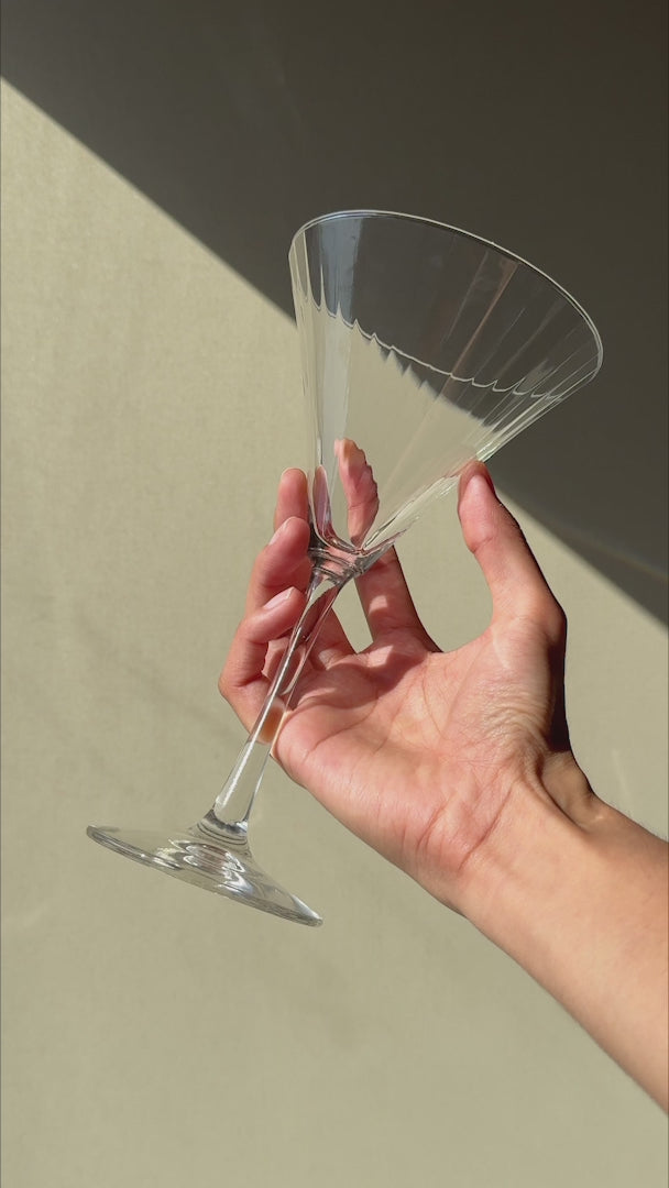 Video de la copa para martini de vidrio Linear 281 ml