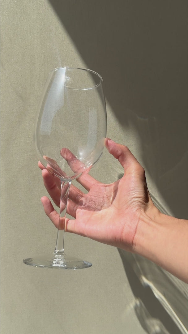 Video de la copa para vino tinto de vidrio Finedge 592 ml