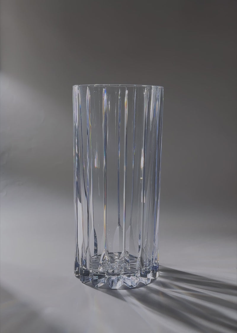 Video de estudio del vaso alto Resort Riedel de Tritan transparente de 447 ml.