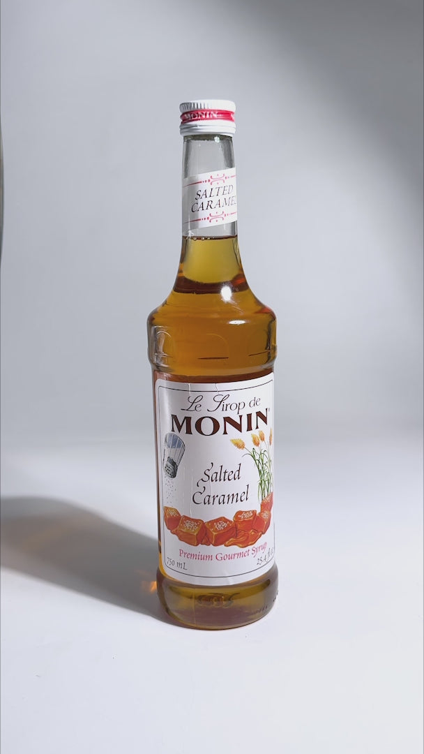 Cargar vídeo: Jarabe de caramelo salado botella de vidrio Monin 750 ml
