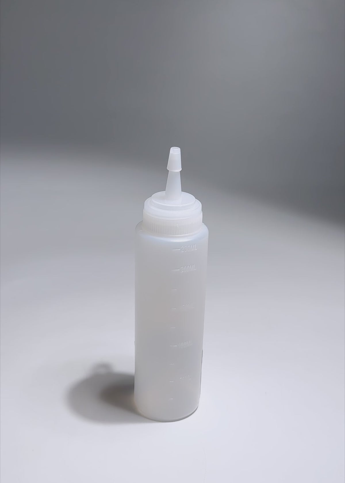 Cargar vídeo: Botella dispensadora de plástico transparente 8 oz