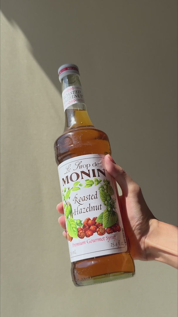 Cargar vídeo: Jarabe de avellana botella de vidrio Monin 750 ml