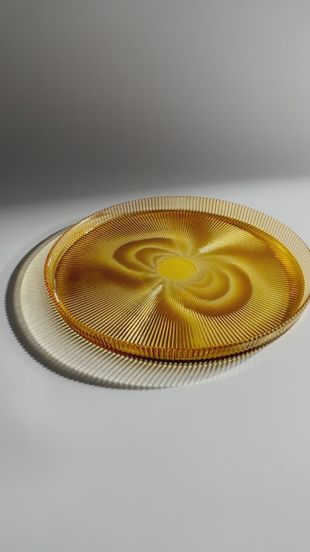 Cargar vídeo: Plato base de vidrio ámbar ala alta 31.5 cm