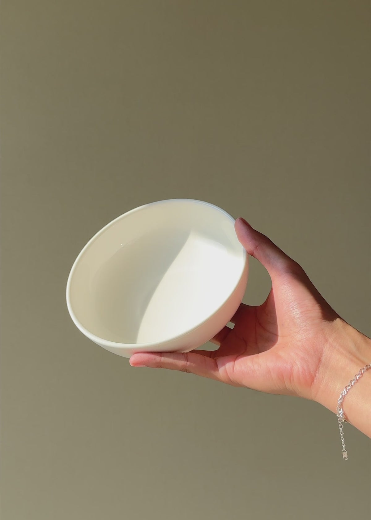 Cargar vídeo: Video demostrativo de tazón de porcelana para servicio profesional