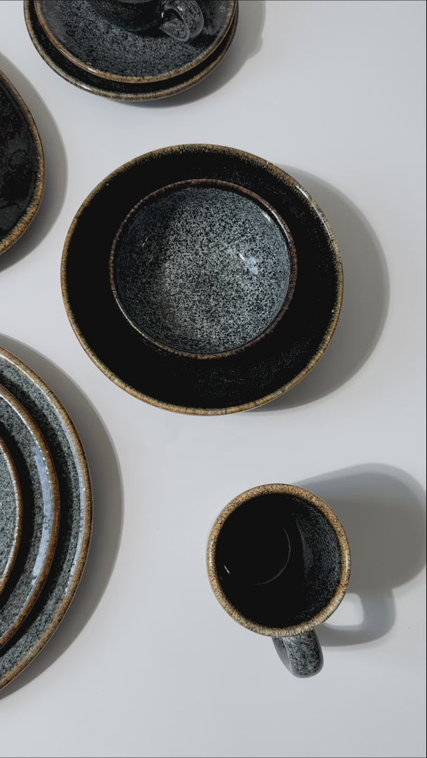 Cargar vídeo: video detalles platos porcelana negro mahahome