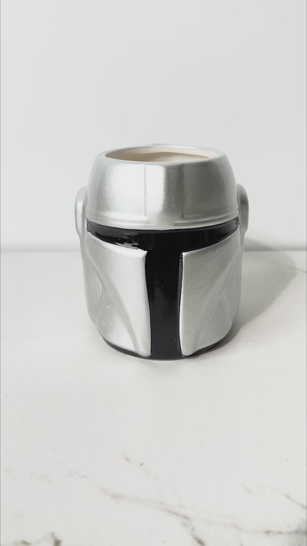 Cargar vídeo: video detalles taza mandalorian mahahome