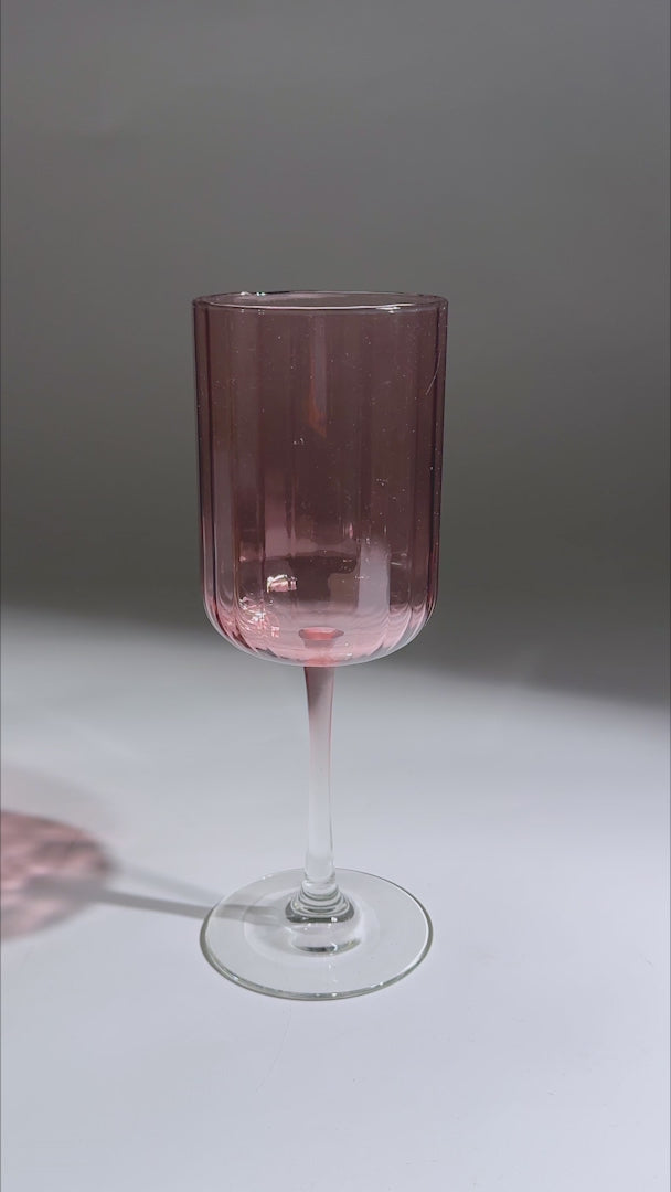 Cargar vídeo: Video del cáliz rosa, tallo y base de la copa Linear Blush