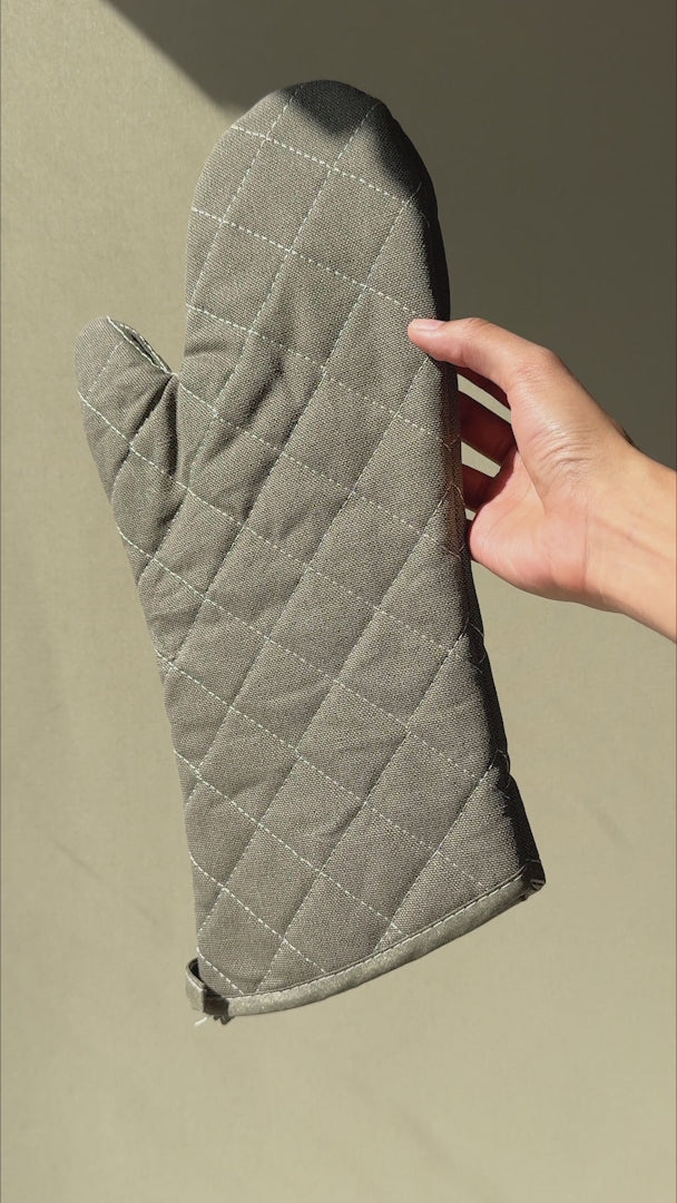 Cargar vídeo: Guantes para cocina de algodón verde resistente a 200° C 15"