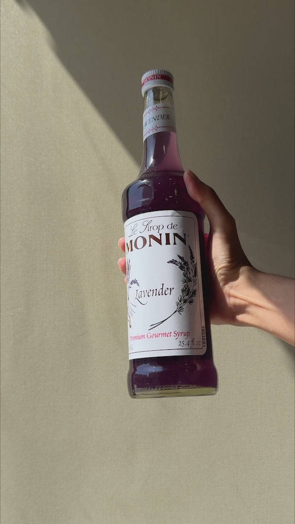 Cargar vídeo: Jarabe de lavanda botella de vidrio Monin 750 ml