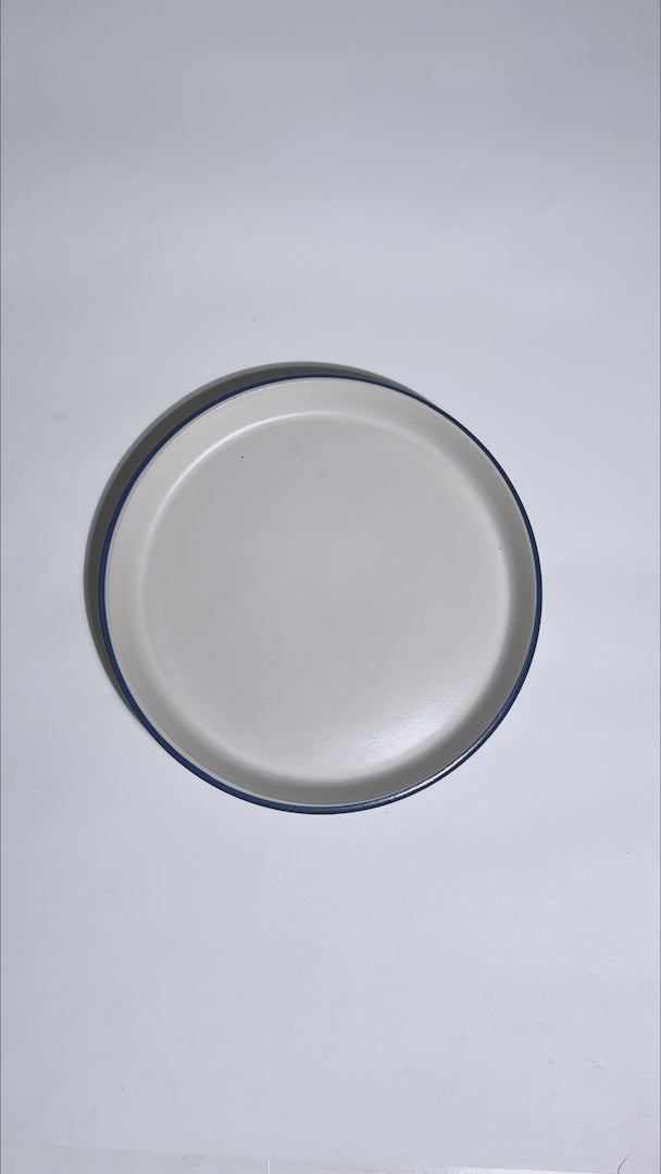 Video del borde elevado y filo azul del plato de cerámica Alaska