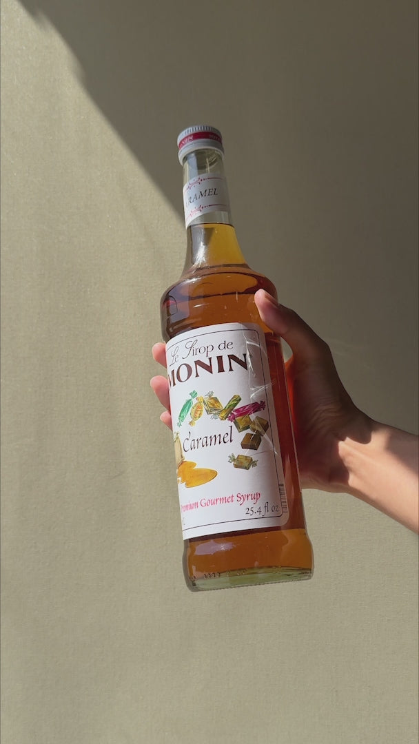 Cargar vídeo: Jarabe de caramelo botella de vidrio Monin 750 ml