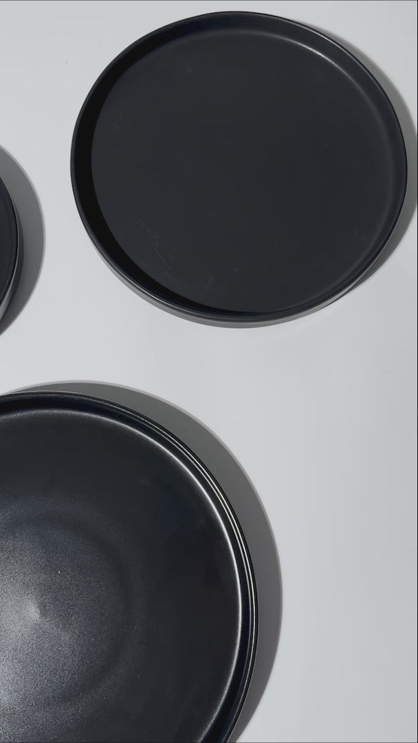 Cargar vídeo: video detalles platos porcelana negro maha
