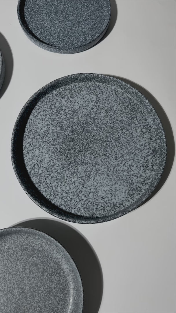 video detalles platos porcelana gris mahahome