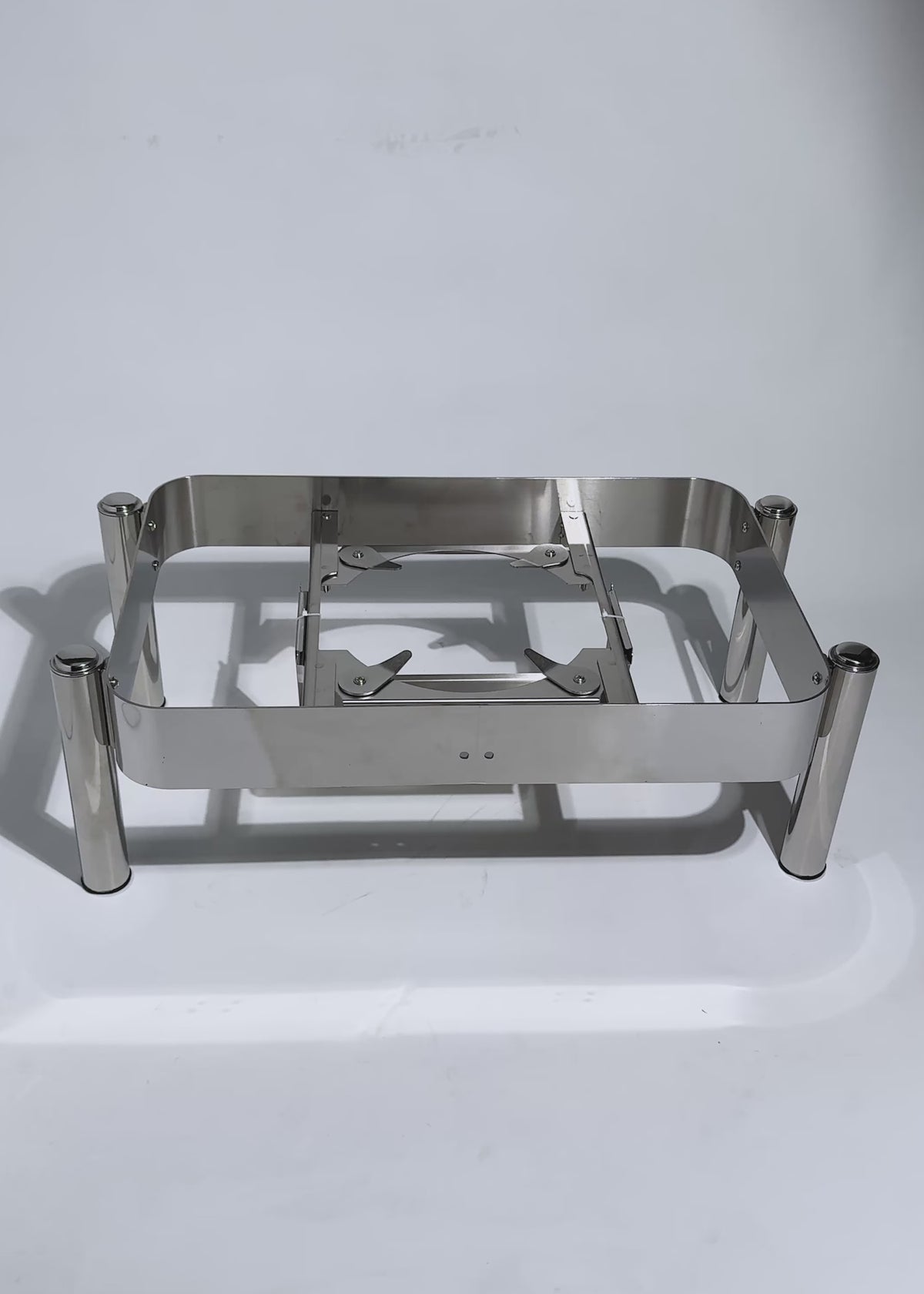 Cargar vídeo: Video de estudio de la base rectangular de acero inoxidable para chafer de inducción de 9 L.