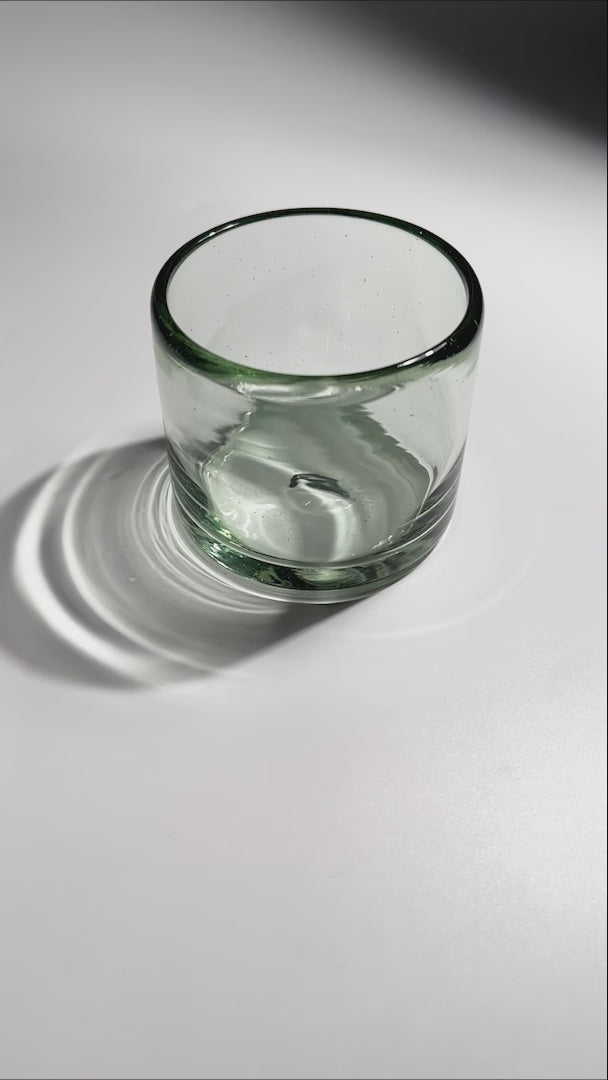 Cargar vídeo: video vaso vidro soplado maha