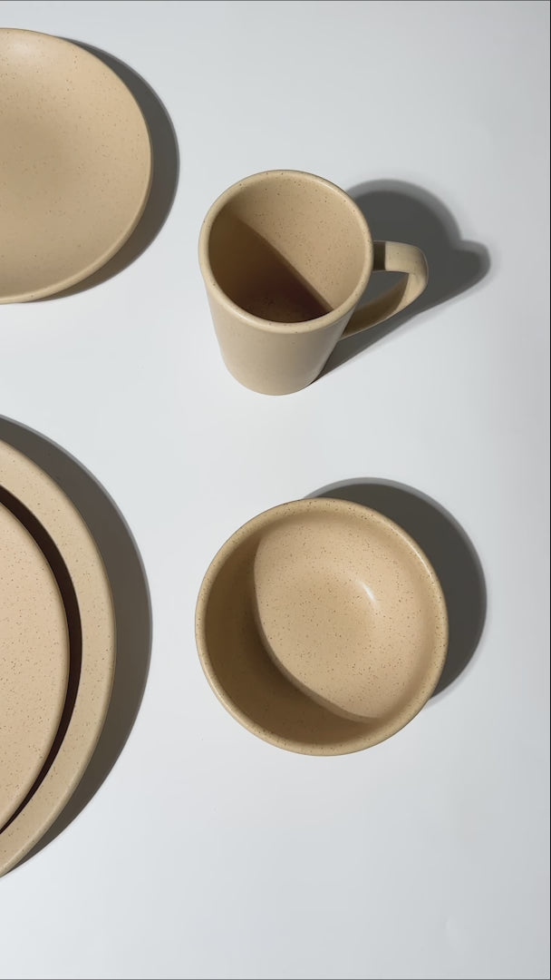 Cargar vídeo: video detalles platos ceramica beige maha