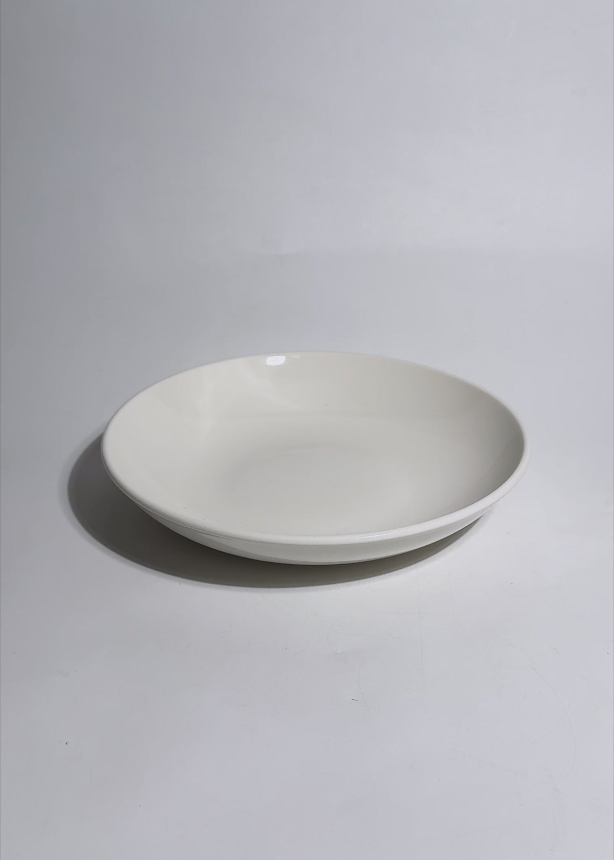 Cargar vídeo: Video de uso de plato hondo de porcelana Bloom para pastas y sopas