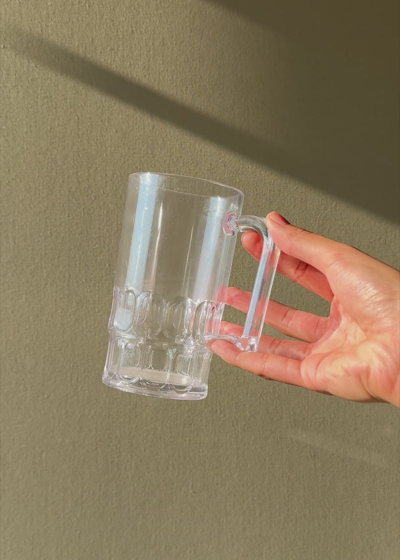 Video en luz natural del tarro cervecero de policarbonato transparente de 12 oz.