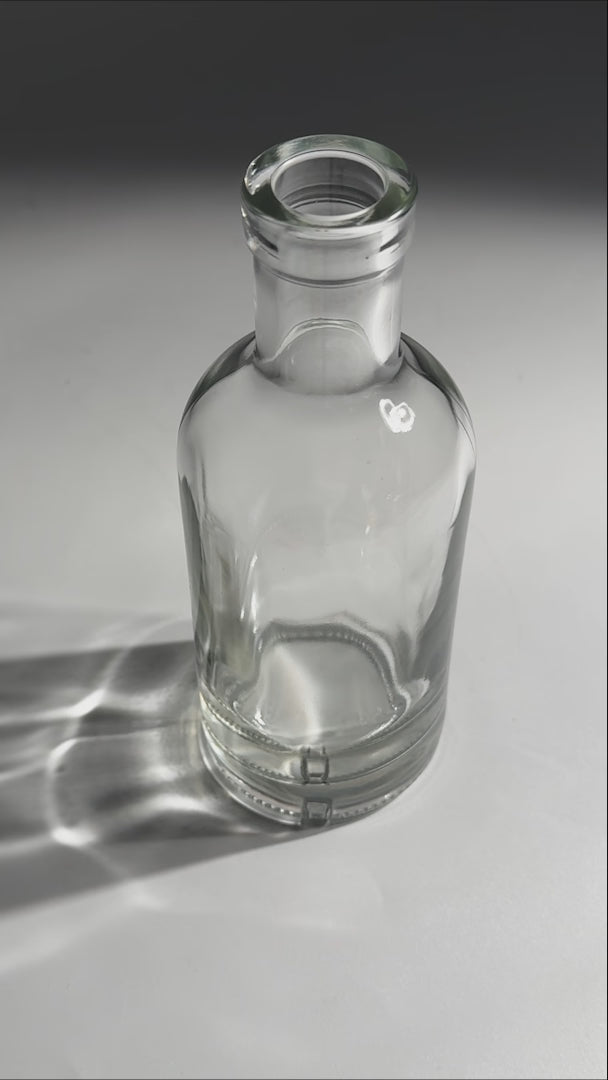 Cargar vídeo: Botella mezcalera de vidrio transparente Premium Liverpool de 375 ml
