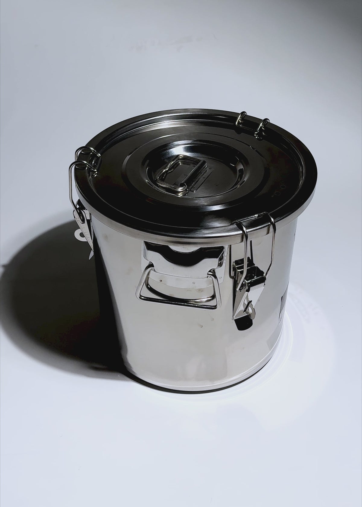 Cargar vídeo: Olla de acero inoxidable 201 de 12 L con clip y tapa de sello hermético, vista de producto 3