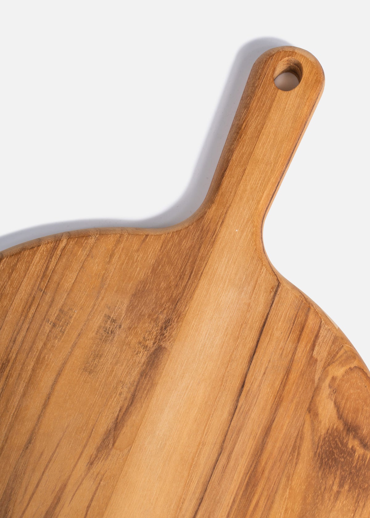 Detalle del mango integrado con orificio de tabla de teca Tramontina.