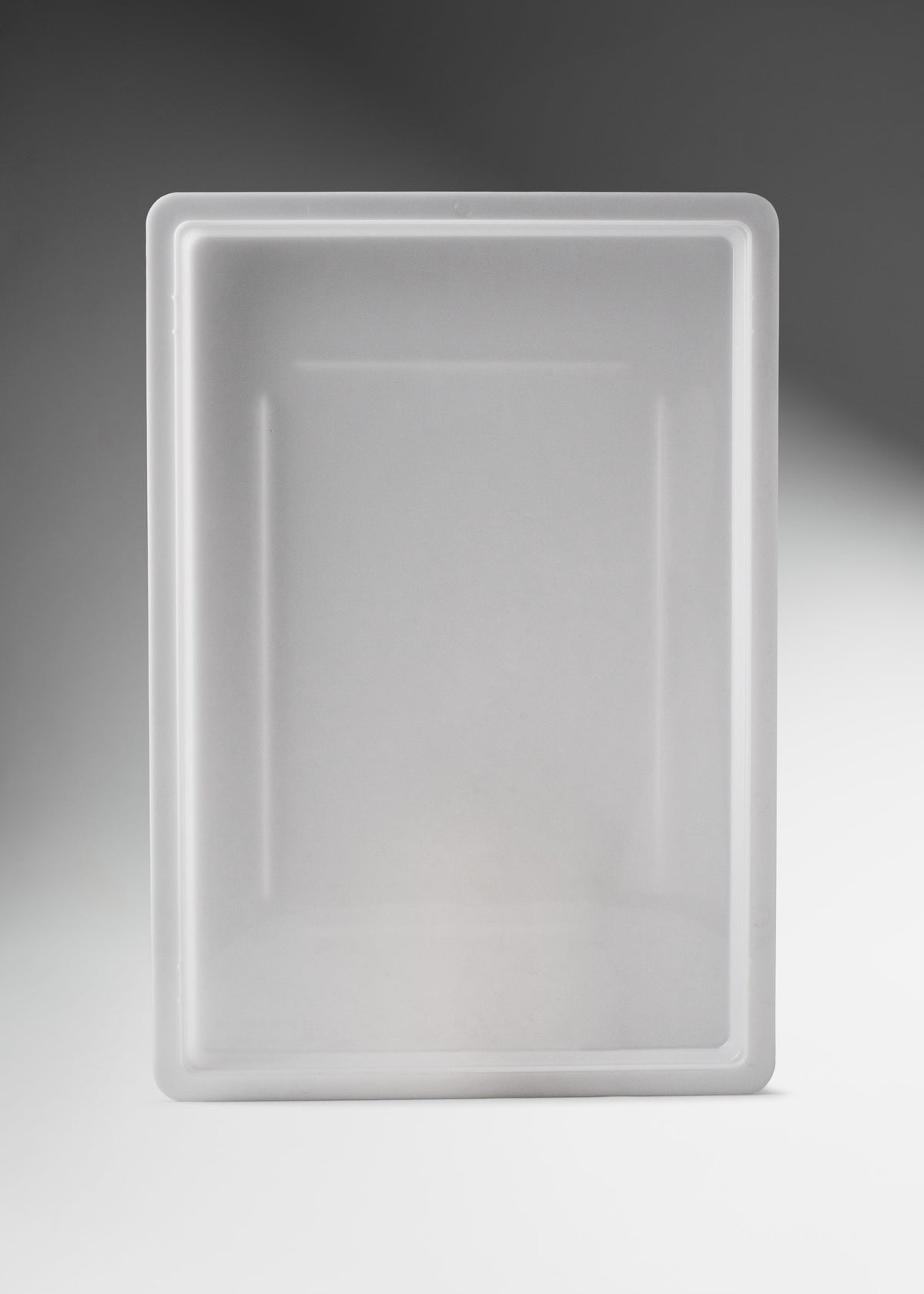 Tapa rectangular de polietileno translúcido para contenedor, vista completa.