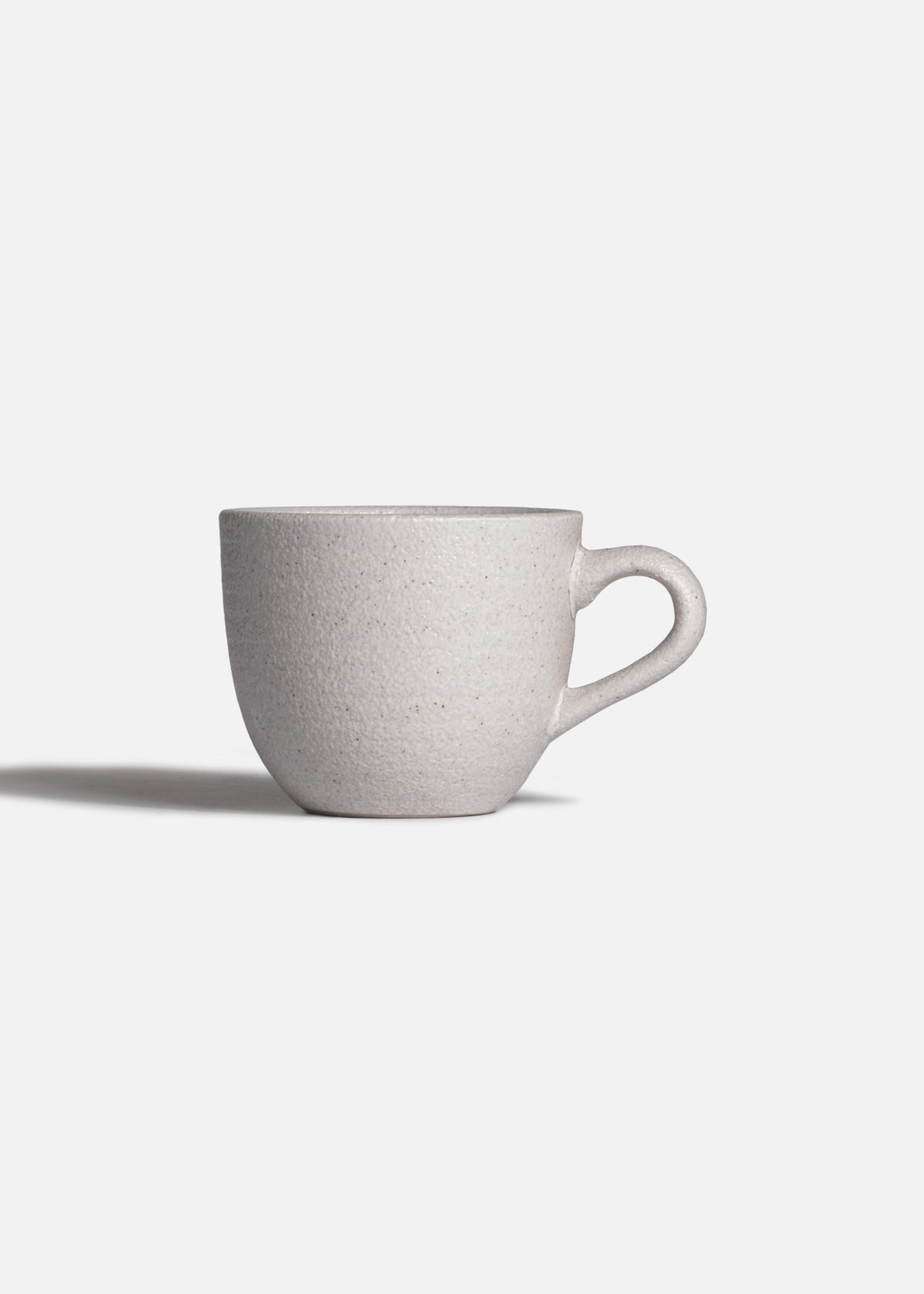 Vista lateral de taza Liora Ripple 100 ml con asa