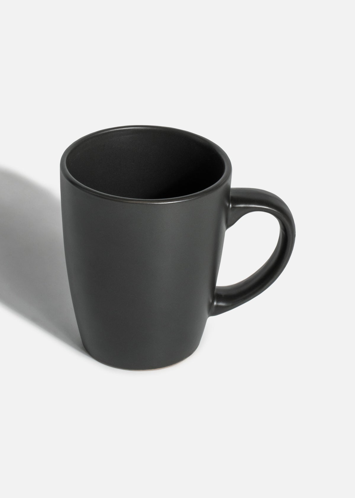 Taza de cerámica negro Royal 350 ml — imagen de producto