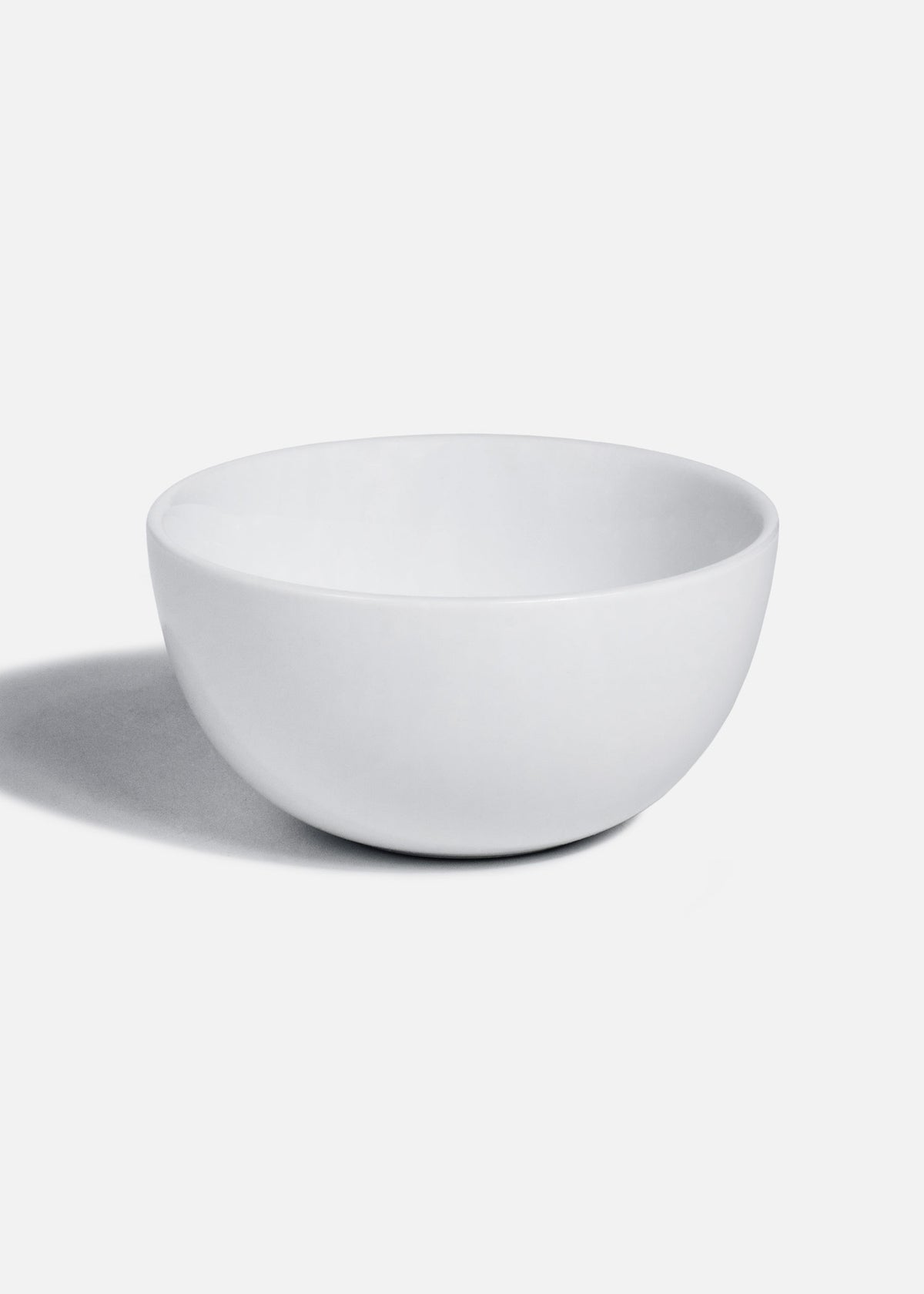 Taza para consomé de porcelana blanca sin asa de 200 ml, vista completa.