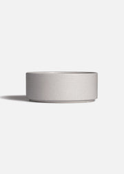 Vista frontal del tazón apilable Liora Ripple