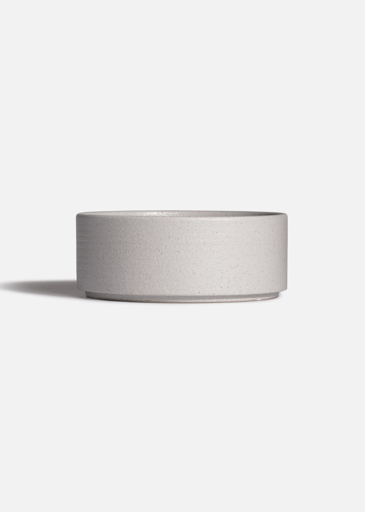 Vista frontal del tazón apilable Liora Ripple