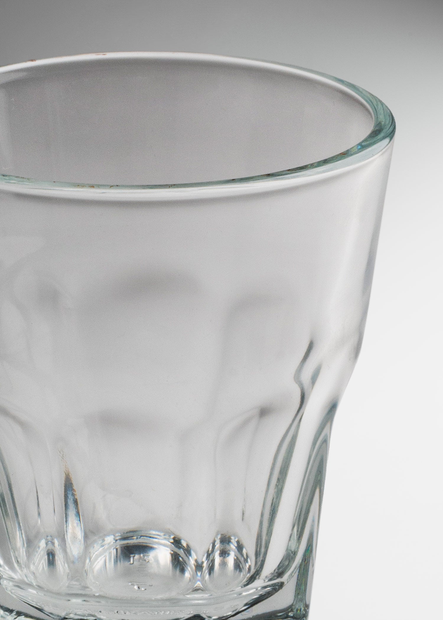 Detalle del relieve vertical del vaso Gibraltar DuraTuff