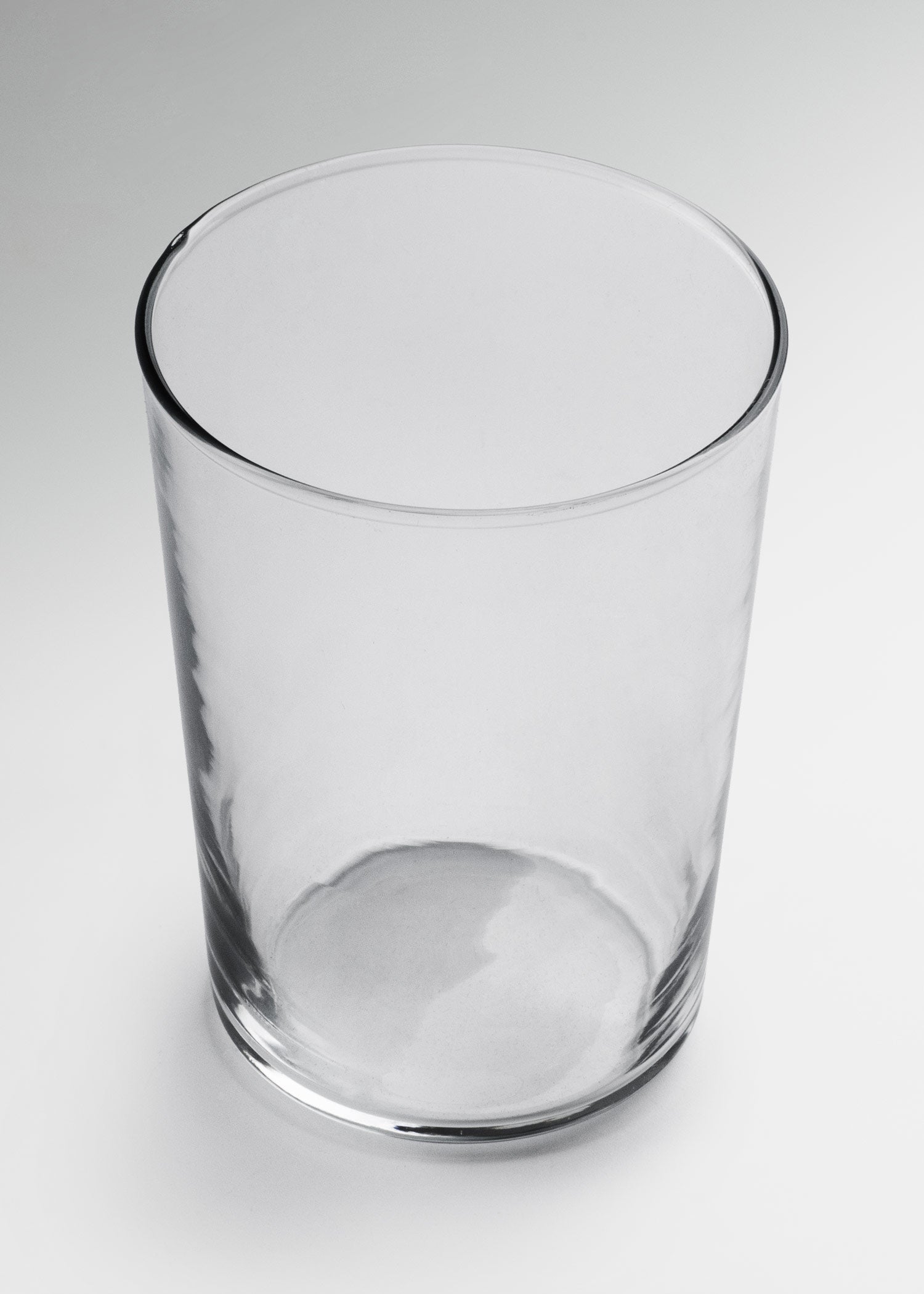 Vaso transparente alto con cuerpo ligeramente cónico
